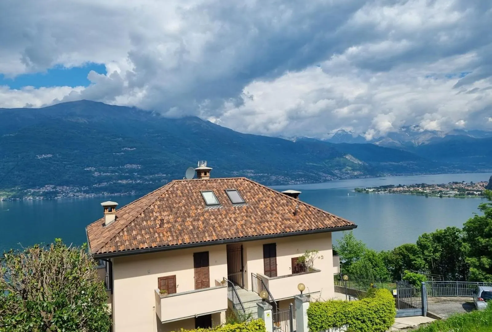 Apartment With Garden And Terrace Beautiful Lake View Bellano